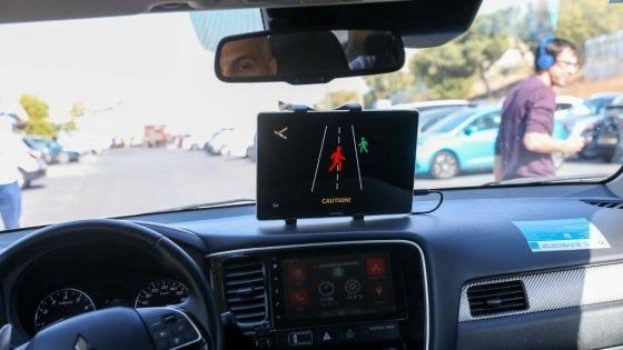 Se l’auto vede oltre il muro all'angolo (e salva i pedoni)