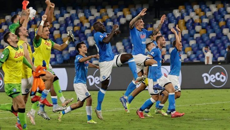 Napoli-Cagliari 2-0: Osimhen e Insigne riportano gli azzurri in vetta. E' la sesta vittoria in fila