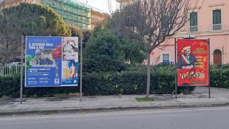 Nardò, il Comune ricorda foibe con decine di manifesti nel Giorno della Memoria: monta la polemica