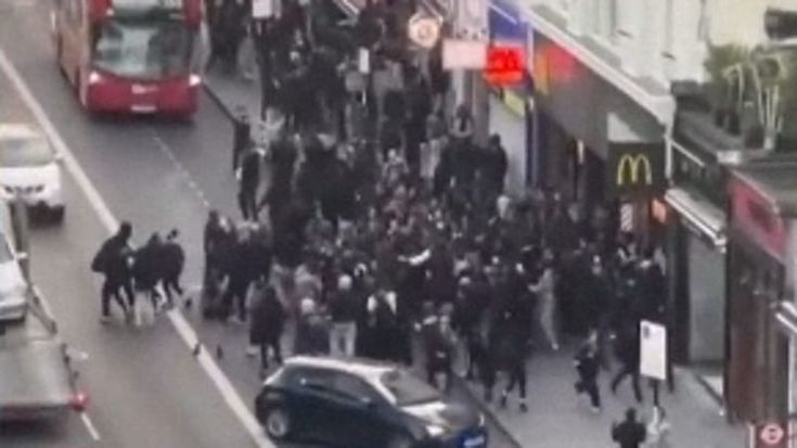 Epidemia di taccheggi a Londra ma la polizia tollera. Commesso ferma un ladro: licenziato