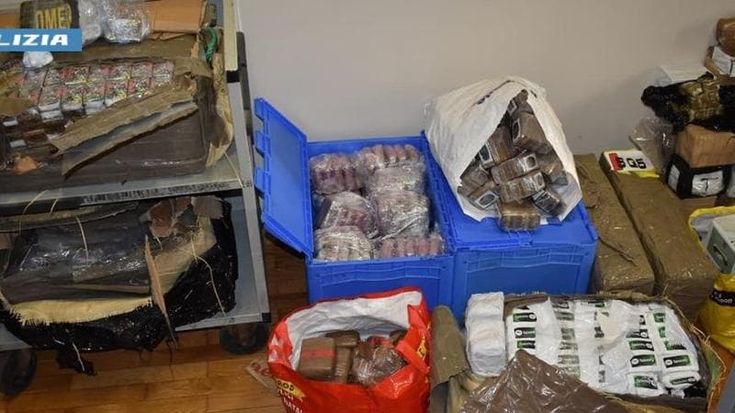 Busto Arsizio, nascondeva quasi 500 chili di hashish tra auto, trattore e due case: arrestato