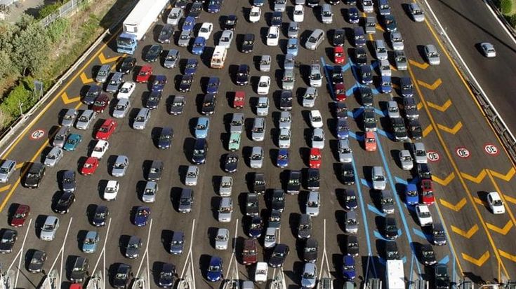 Arrivano i limiti di velocità variabili in autostrada. E li decide l’Intelligenza artificiale