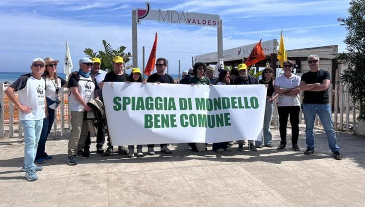 “Spiaggia di Mondello aperta a tutti”, sit-in di Legambiente, Libera e Wwf