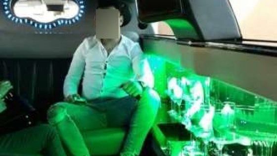 Furti, rapine e poi festa con Limousine e champagne in discoteca. Blitz della mobile, tre arresti