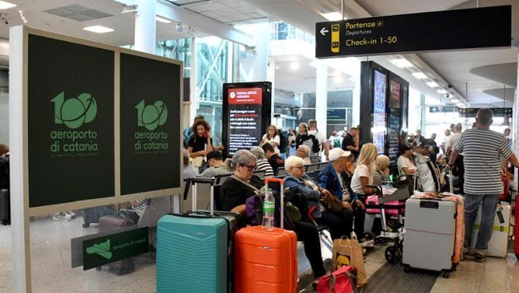 Etna, allarme per il turismo: “Rischio crollo prenotazioni”. Salvini: “Un aeroporto ad Agrigento”