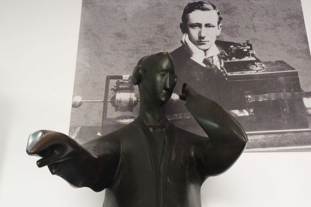 I cimeli di Guglielmo Marconi in mostra all'aeroporto di Bologna