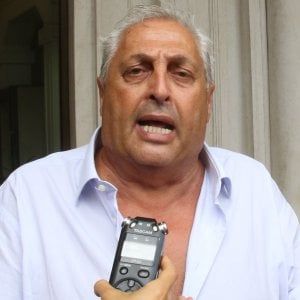 L'imprenditore antimafia protesta in Regione: "Basta promesse, mi farete chiudere"