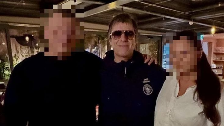 Liam Gallagher è a Roma, foto con i fan e promessa: "Gli Oasis suoneranno qui"