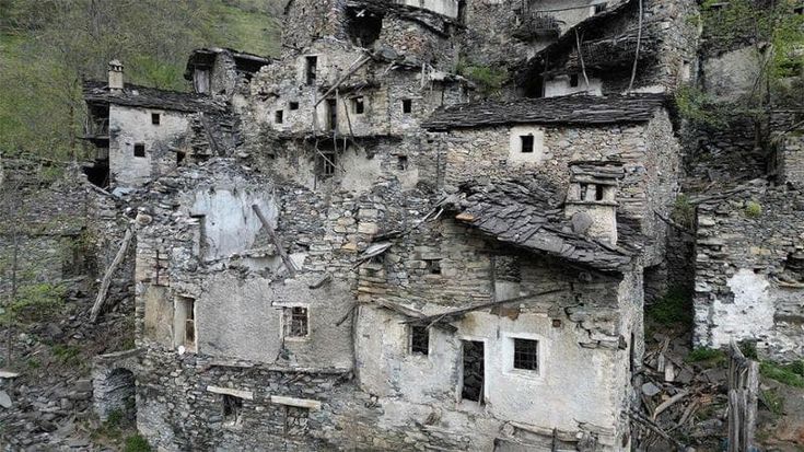 Borgate fantasma, salite in bici, sentieri e paesaggi mozzafiato nelle terre del Castelmagno