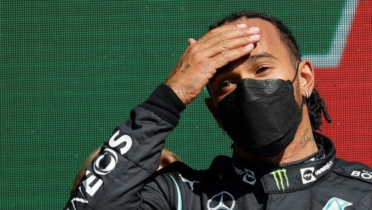 F1, Hamilton "assolve" Bottas: "Nessun colpevole, si vince e si perde insieme"