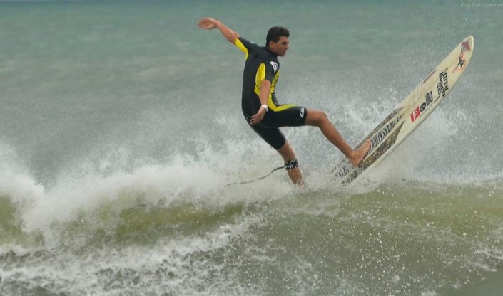 Sanremo, surfando sulla cresta delle onde