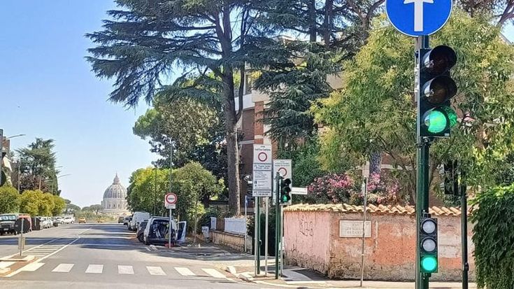 Arrivano i mini semafori per biciclette e scooter, via alla sperimentazione