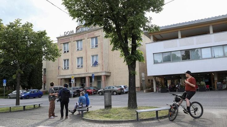 “Questo è un suo feudo, Fico si sentiva al sicuro”. Lo shock dei testimoni nel villaggio dell’attacco al premier slovacco