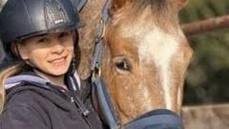 Suisio in lutto per Alice, morta a 11 anni dopo l’incidente in piscina: “Ore di immenso dolore”