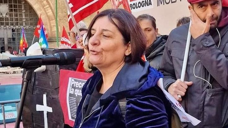 “Oggi siamo noi insegnanti il ceto povero della società”: la maestra Maria Paola Meo dal palco di Bologna