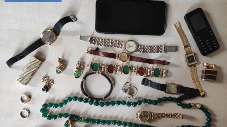Truffano anziani per 800 mila euro con la scusa del finto nipote: incastrati da foto sul cellulare