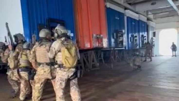 Nave turca sequestrata, chi sono i migranti presunti dirottatori