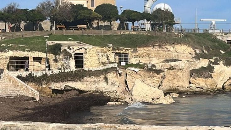 Salento, a Torre Sant'Andrea altro crollo di falesia. Il sindaco di Melendugno: “Intervenga Regione”