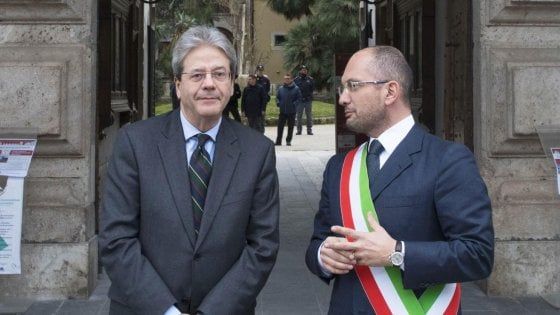Gentiloni e il raid di Macerata: "Giustificazione del fascismo è fuori da Costituzione"  