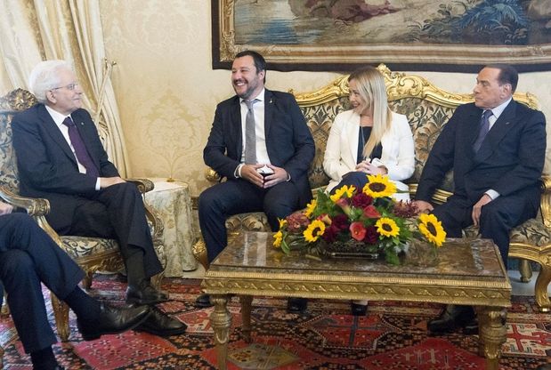 Consultazioni, le immagini contano: Salvini 'ruba' il posto a Berlusconi