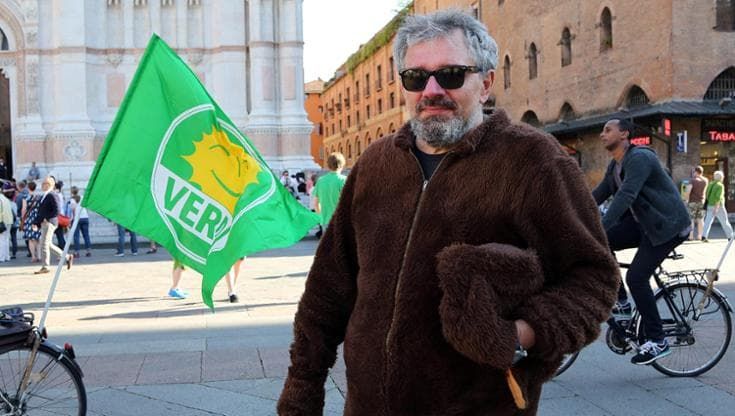 Verdi divisi sul boom di iscritti. Celli: “Vogliono ucciderci”. Bonelli: “Positivo se crescono”