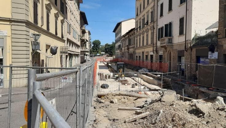 Aperti ma prigionieri del cantiere tramvia, in rivolta i negozianti di piazza Gavinana