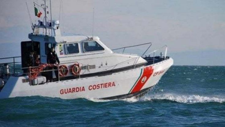 Gargano, 75enne cade in mare mentre pesca sul molo di Vieste: disperso