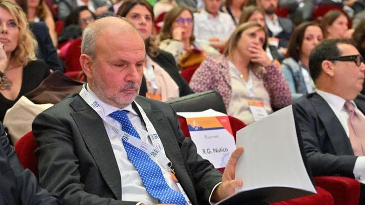Schillaci: “Assumeremo 10 mila infermieri indiani per coprire gli organici. Più soldi ai medici”