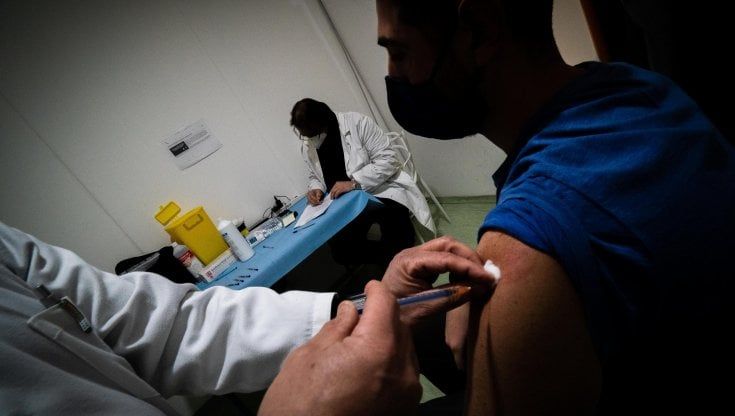 Vaccini, il Piemonte taglia il traguardo del milione di terze dosi già iniettate