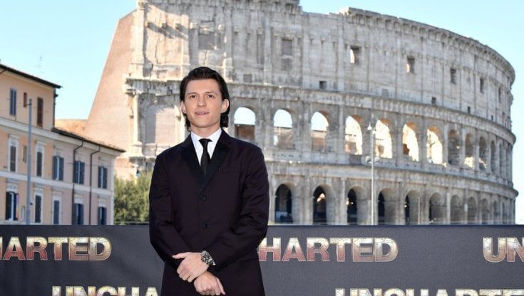 Tom Holland arriva a Roma: "Dopo l'Uomo ragno divento Indiana Jones con Uncharted"