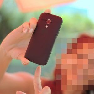 Ischia, mette un selfie come foto sulla carta d’identità: denunciato per falso