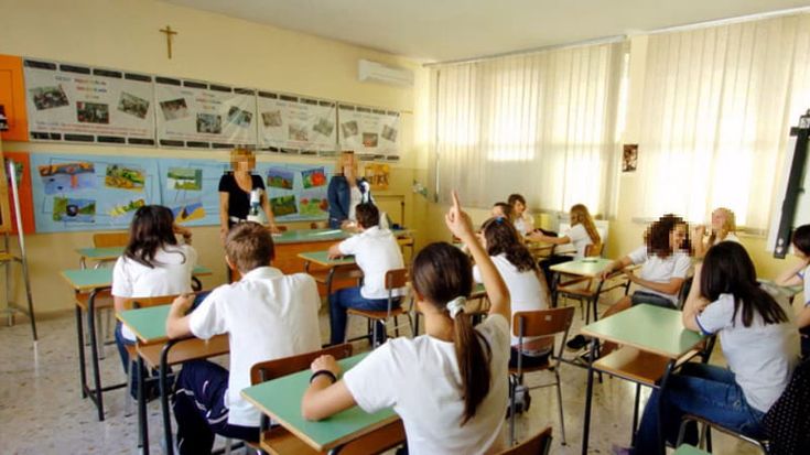 Un’ora a settimana di intelligenza artificiale nelle scuole: la proposta di Forza Italia