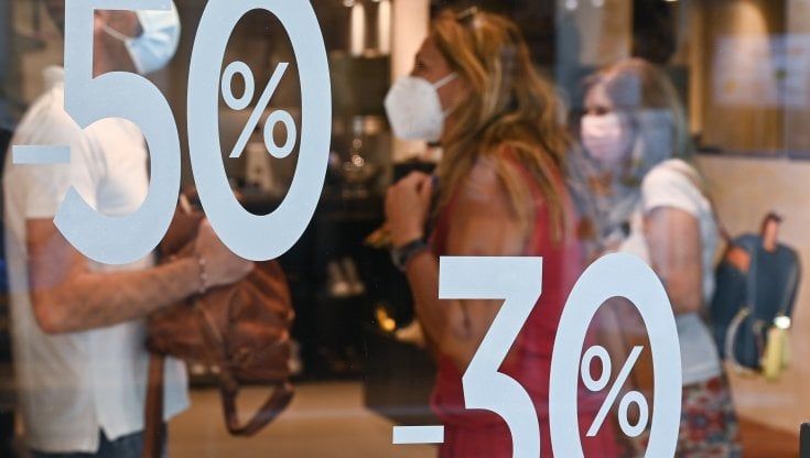 Via ai saldi, riparte lo shopping: un giro d’affari da 180 milioni