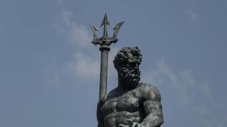 Dal Nettuno a Lucio Dalla: in un libro lo sguardo delle statue che ci ricordano chi siamo