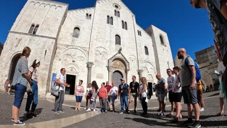 Proprietari all’attacco, in Puglia slitta la legge sugli affitti brevi: “Libertà violata”