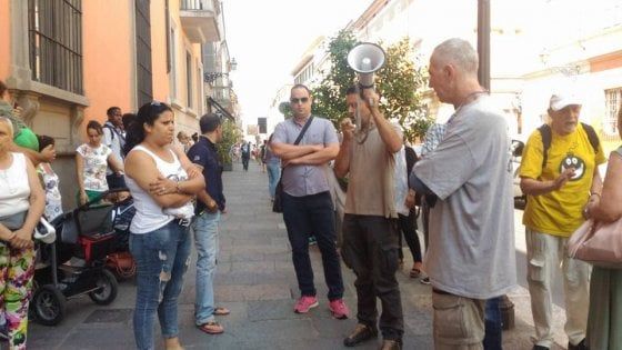 Parma, presidio per dire no allo sgombero della casa occupata in via Zarotto