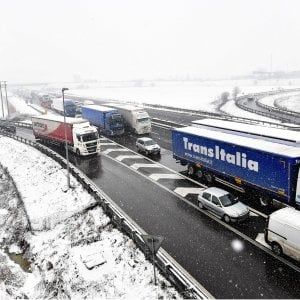 Pioggia sulla Liguria ma neve e ghiaccio su autostrade. Prolungata allerta meteo fino alle 18