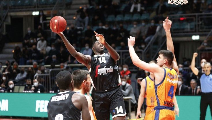 Virtus battuta, Valencia festeggia
