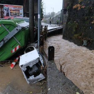 Genova, reportage dalla Valpolcevera: nel pantano di Fegino: "Tutto da buttare"