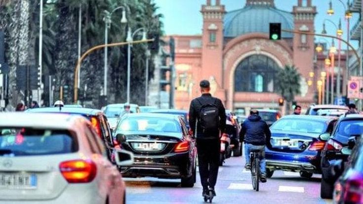 Bari, stretta sui controlli sul nuovo codice della strada: più posti di blocco. Fuga dai monopattini