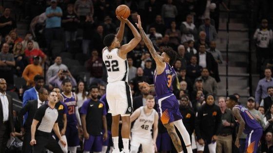 Basket, Nba: San Antonio si salva sulla sirena, Harden non basta a Houston