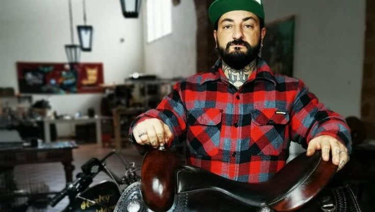Claudio Nosari, il sellaio per harleysti: "La mia sfida da Belfast a Sambuca"