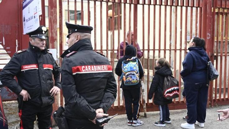 Docente aggredita, inchiesta sul raid dei genitori: sospese alunno e fu denunciata per abusi