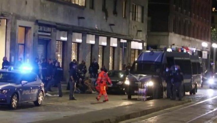 Dalla Barona al Ticinese: un 18enne arrestato per le rapine violente a coetanei a Milano