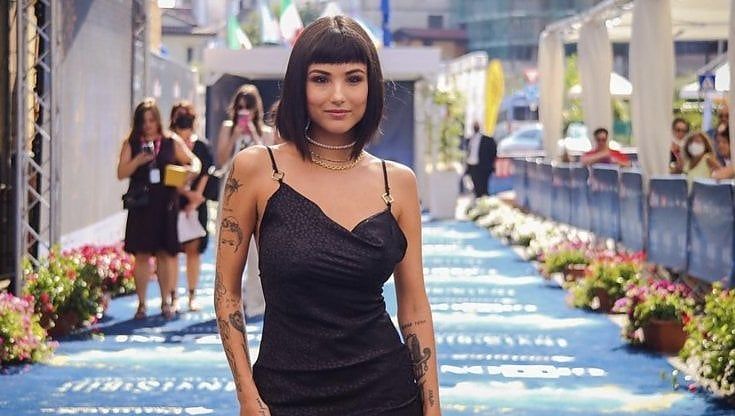 "Questa sono io e la mia endobelly, ma parlatemi di voi". Giorgia Soleri sommersa dalle testimonianze di donne con endometriosi