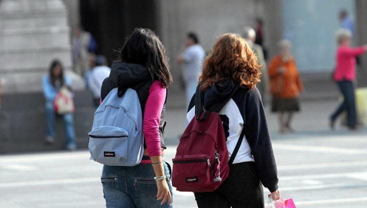 Firenze, mamma scopre una relazione tra la figlia sedicenne e un insegnante