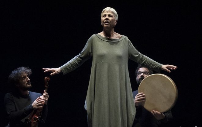 Stefano Massini e  “Occident express”, così il teatro difende il suo spazio nella realtà