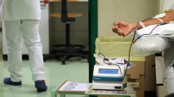 Donazioni di sangue in calo con il Covid. E saltano gli interventi programmati