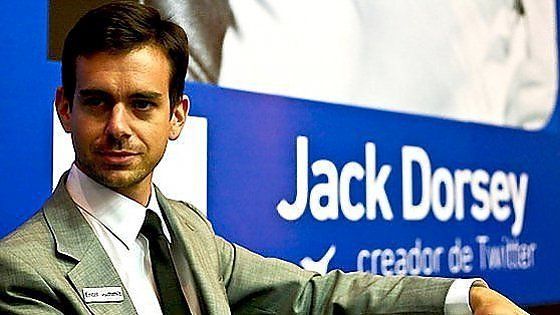 Tempesta su Twitter, fuga in massa del management