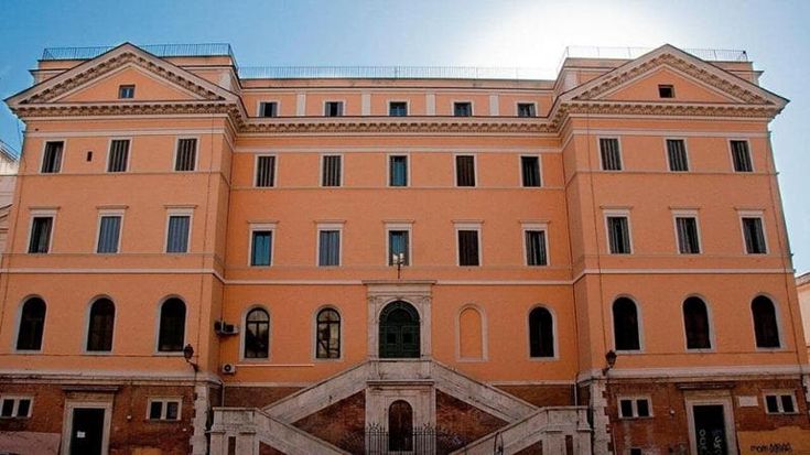 Scuola: nuove palestre, tetti, campi sportivi e teatri. Otto milioni per rinnovare gli istituti